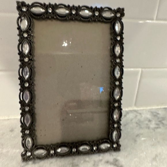 New metal and crystal 4x6 picture frame - Picture 4 of 8